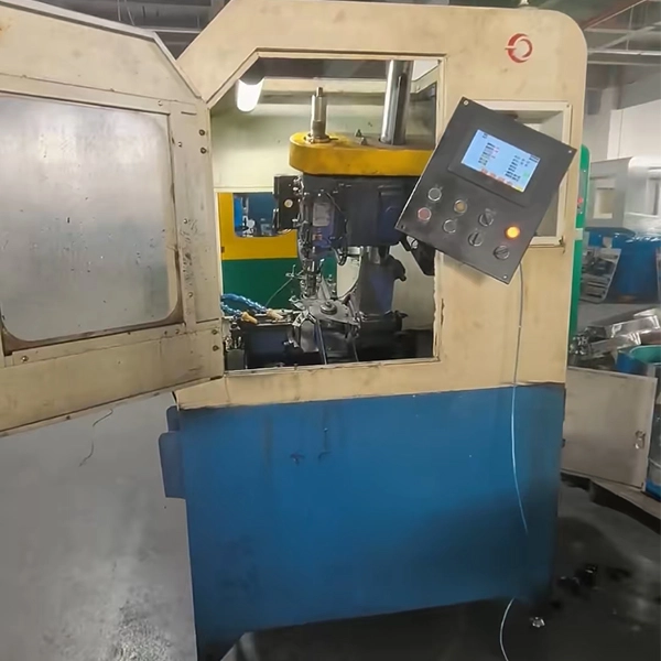 Mise à niveau d'une machine à tarauder les écrous après sept ans de service